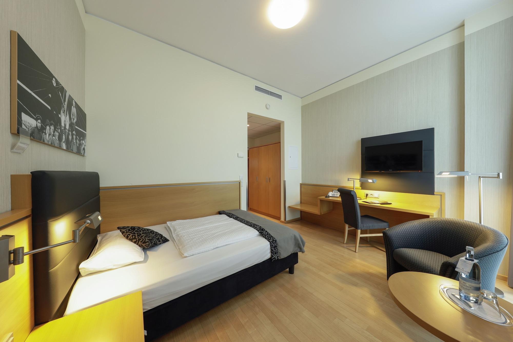 Airporthotel Berlin-Adlershof Dış mekan fotoğraf